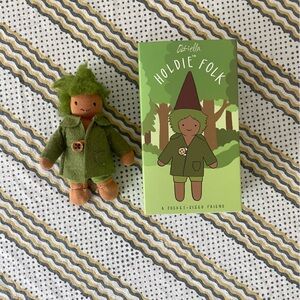 Holdie Folk Sage doll